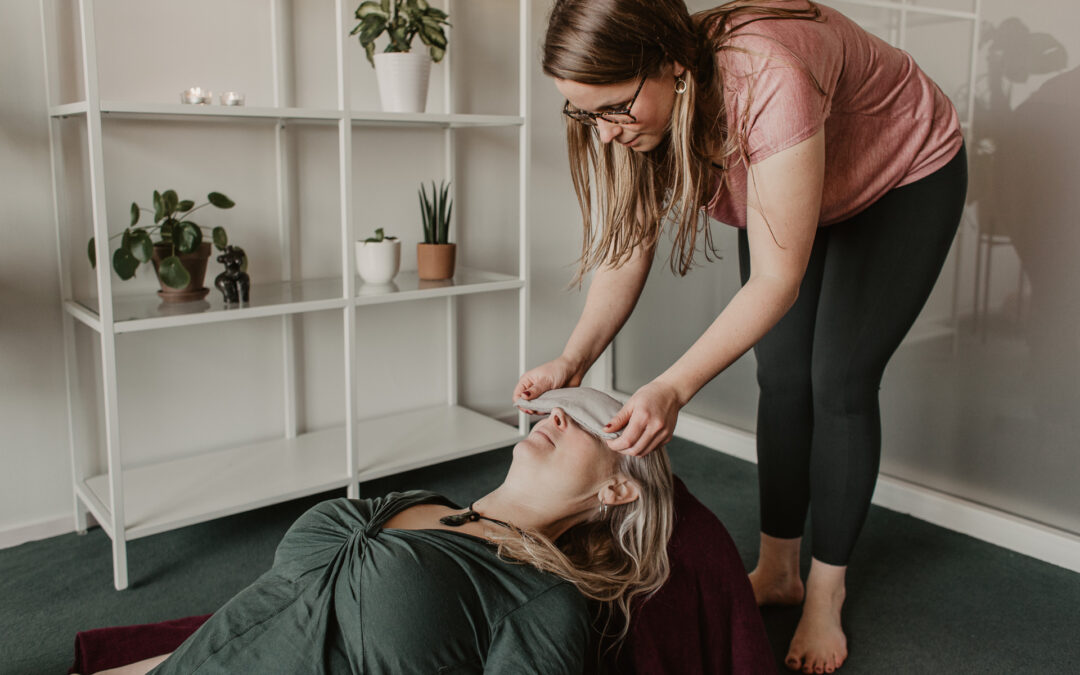 Yogatherapie in de praktijk: mini ontspanningsoefening